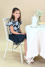 Lade das Bild in den Galerie-Viewer, T-shirt Karolina
